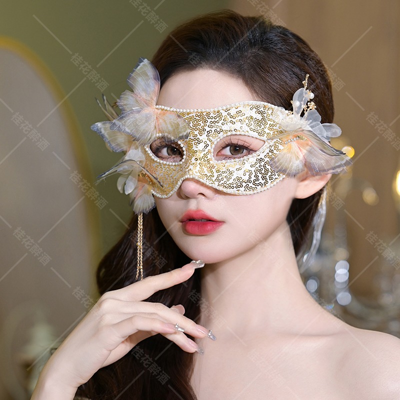 Beauty Halloween Makeup - Gold Butterfly Half Face Mask Sexy